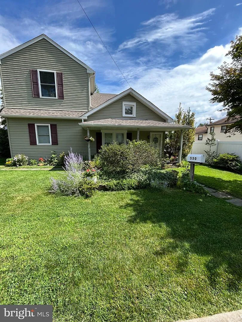530 Avenue E photo 1