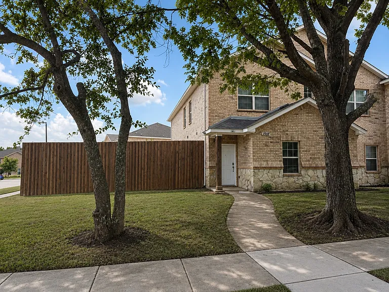 1918 High Meadow Dr — Photo 11