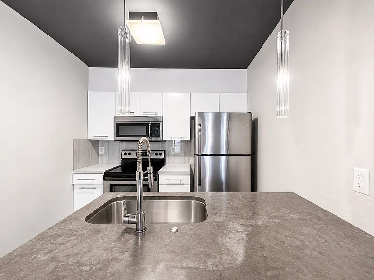 915 NW 7th St #105 — Photo 3