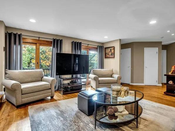 45 Roundabout Road, Smithtown, NY 11787