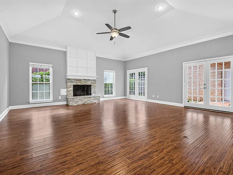 10310 Chevy Chase Dr — Photo 6