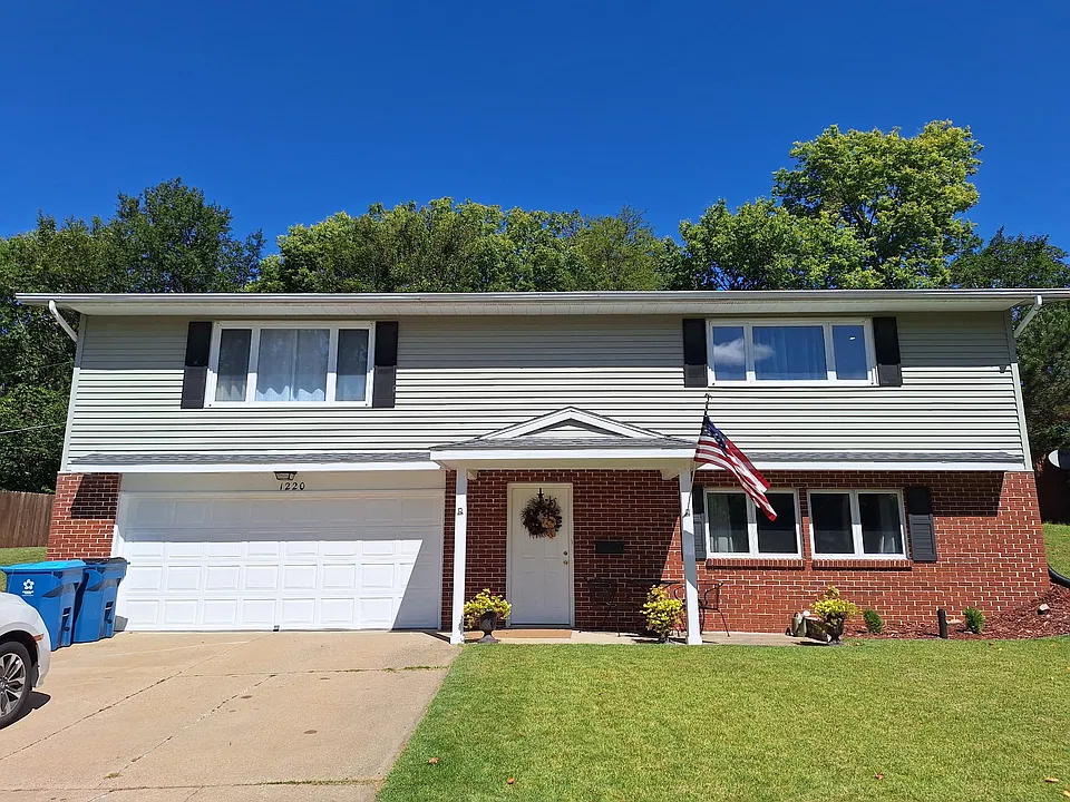 1220 Beech Dr