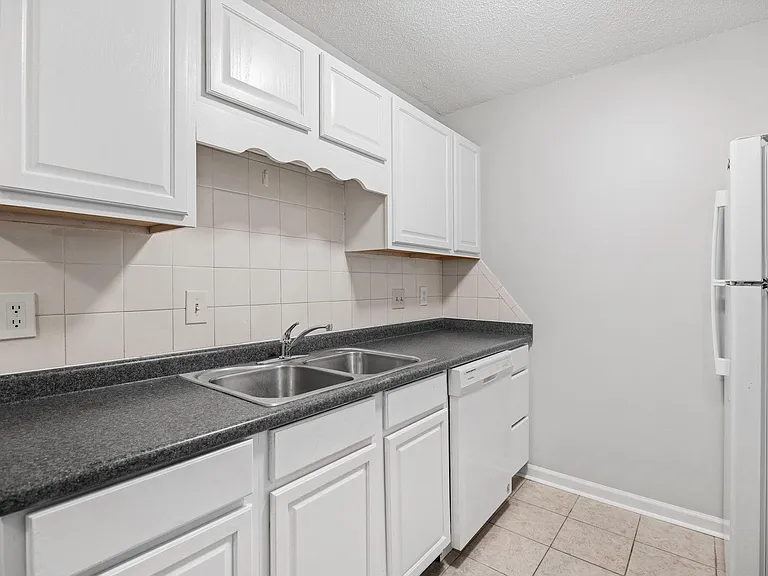 5645 Hornaday Rd #B — Photo 10