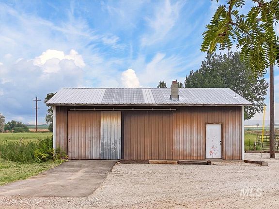 5th image of 8989 Hillview Rd