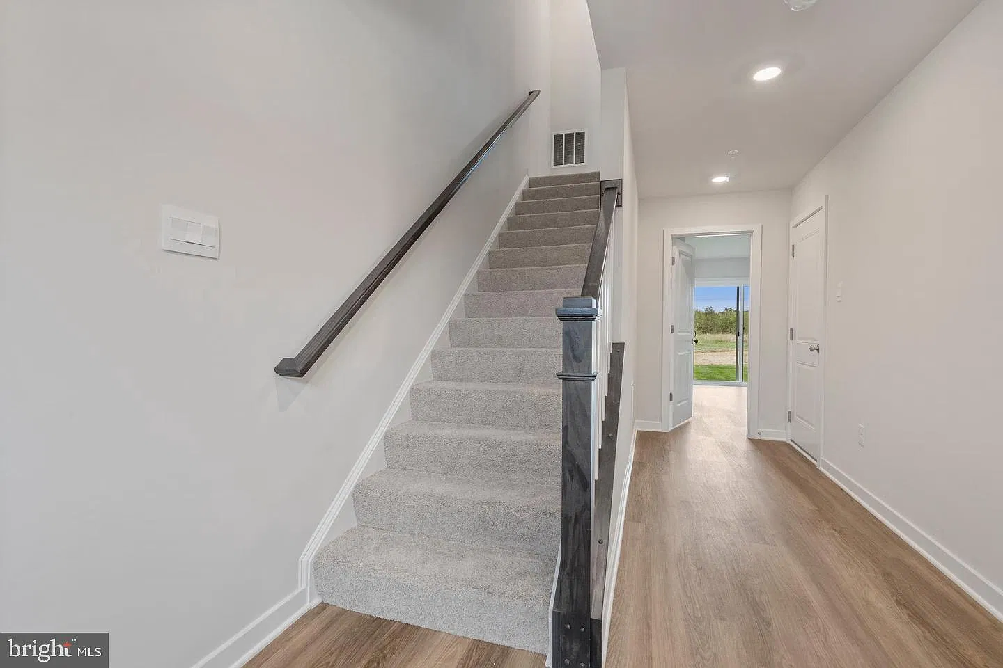4 bed, 4.5 bath, 1969 sqft, $3,395 — Photo 2