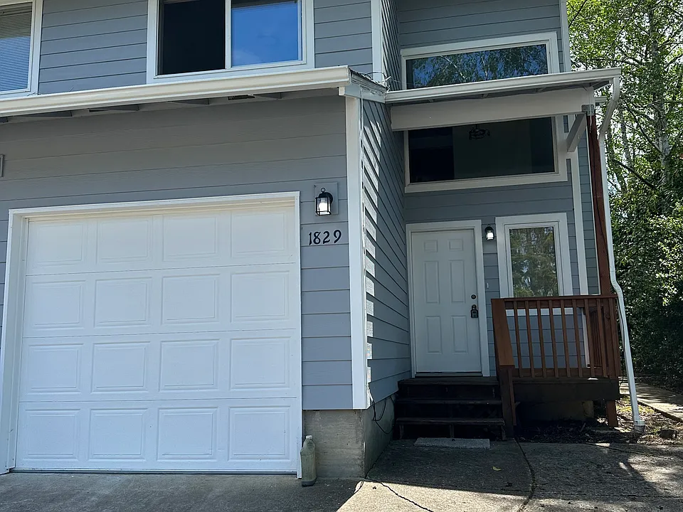 1829 Spruce Dr