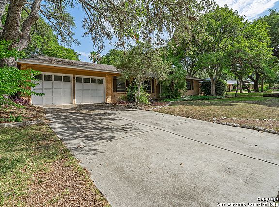 2nd image of 111 La Salle Pl