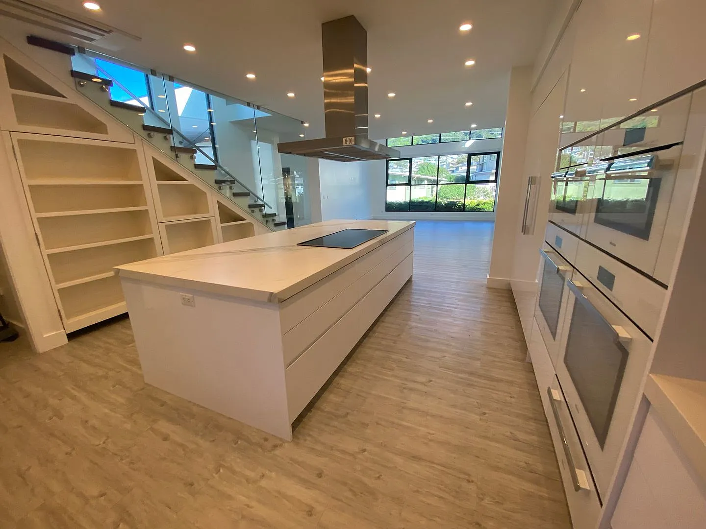 Manoa 5 Bedroom, 3.5 Bathroom, 2-Car Garage Rental ! — Photo 3