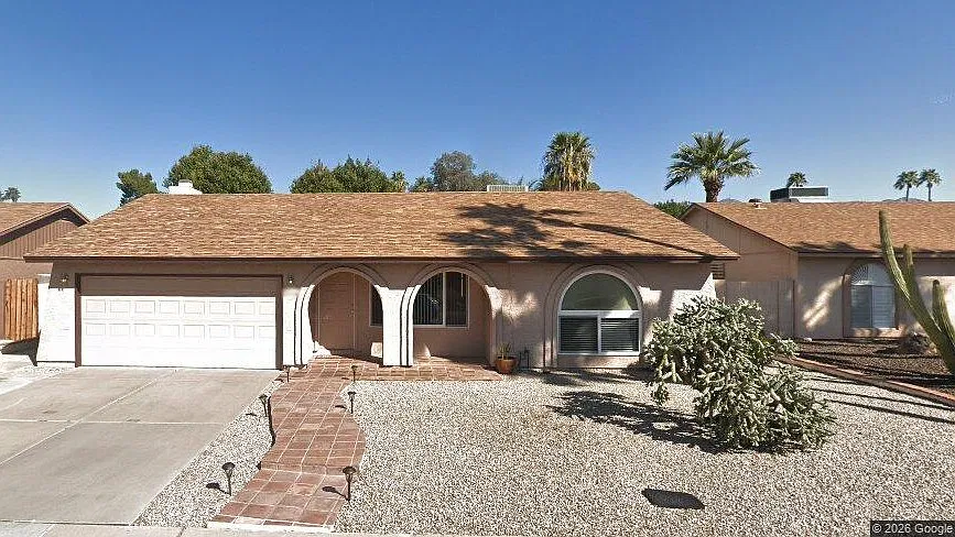 3 bed, 1333 sqft, $2,450 — Photo 1