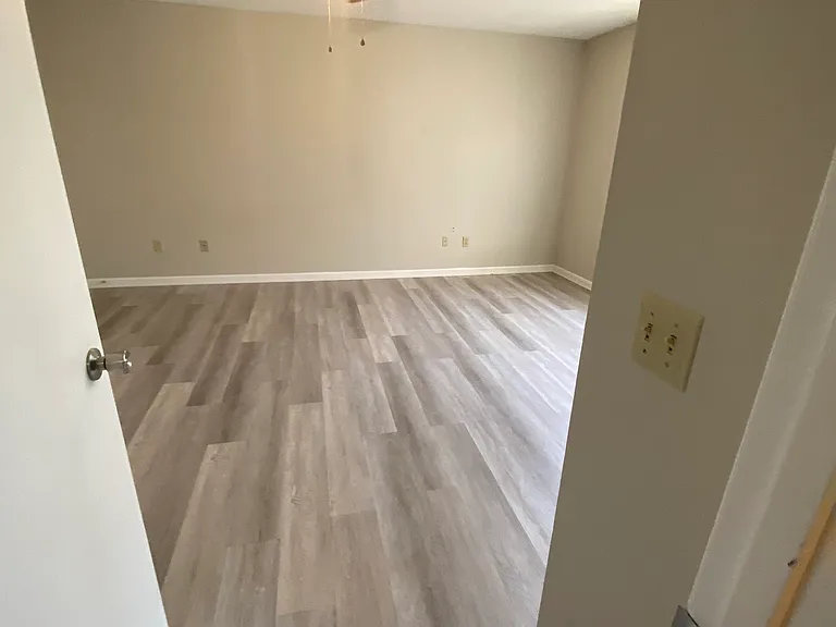 105 Maid Marian Ct — Photo 17
