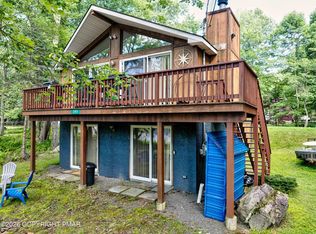 395 N Arrow Dr, Pocono Lake, PA 18347