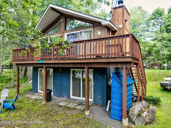 395 N Arrow Dr, Pocono Lake, PA 18347