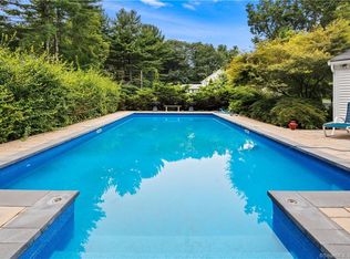 15 Brentwood Dr, Avon, CT 06001
