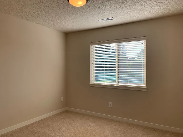 4223 NE Tacoma Ct — Photo 34