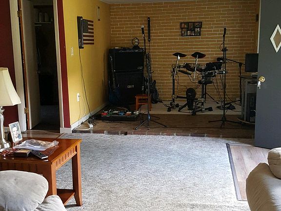 3rd image of 166 Willowbrook Dr