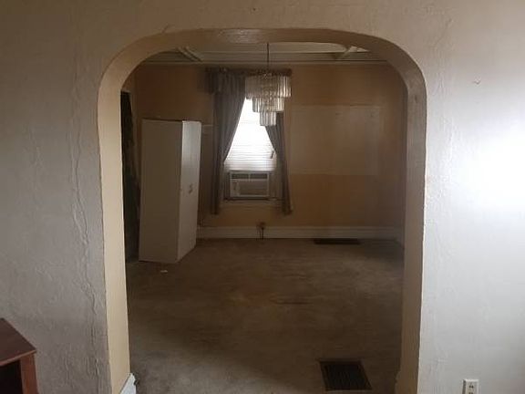 3rd image of 4119 Oakwood Ave