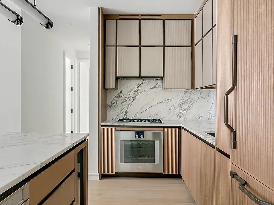 1st image of 515 18th St #217