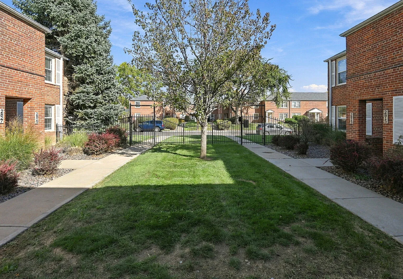 2 bed, 1.0 bath, 836 sqft, $1,905 — Photo 4