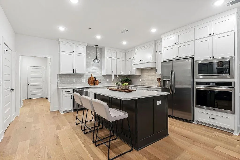 3 bed, 2.5 bath, 2100 sqft, $2,250 — Photo 4