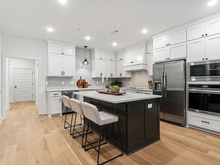 4126 W Olive St — Photo 4