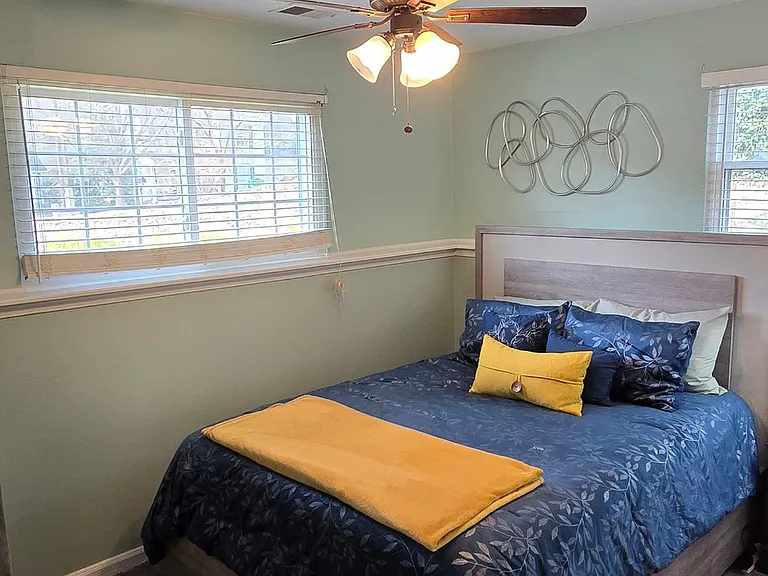 1610 Oak Knoll Ln #B — Photo 3