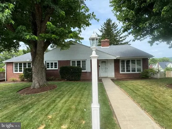 1 Winding Way, Lewistown, PA 17044