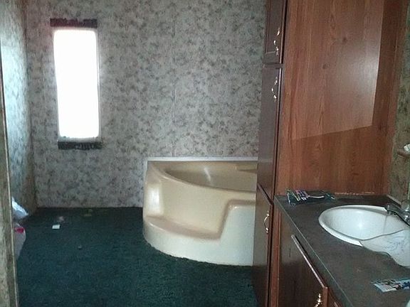 4th image of 303 Daytona Ln