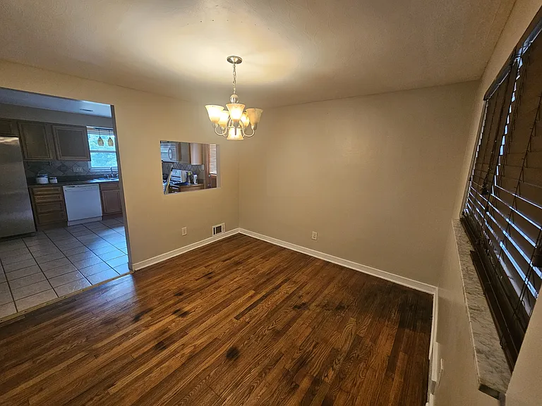 4111 Stanley St — Photo 3