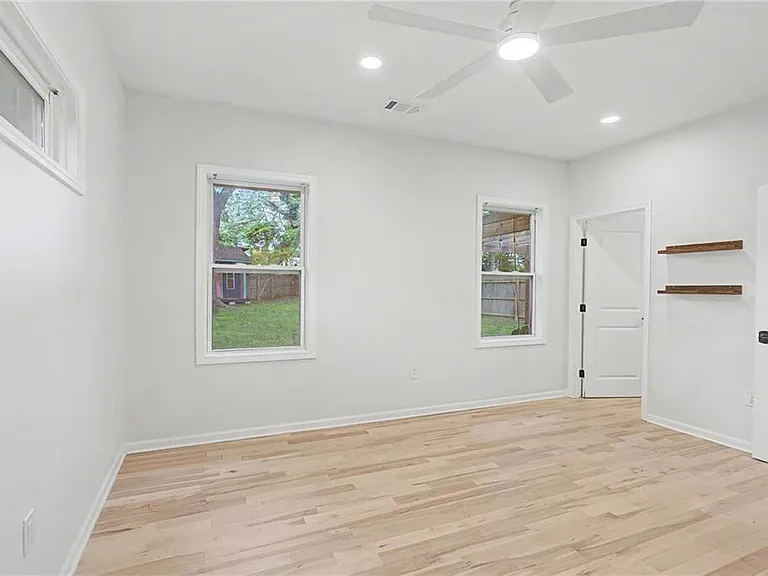 827 Elbert St SW — Photo 18