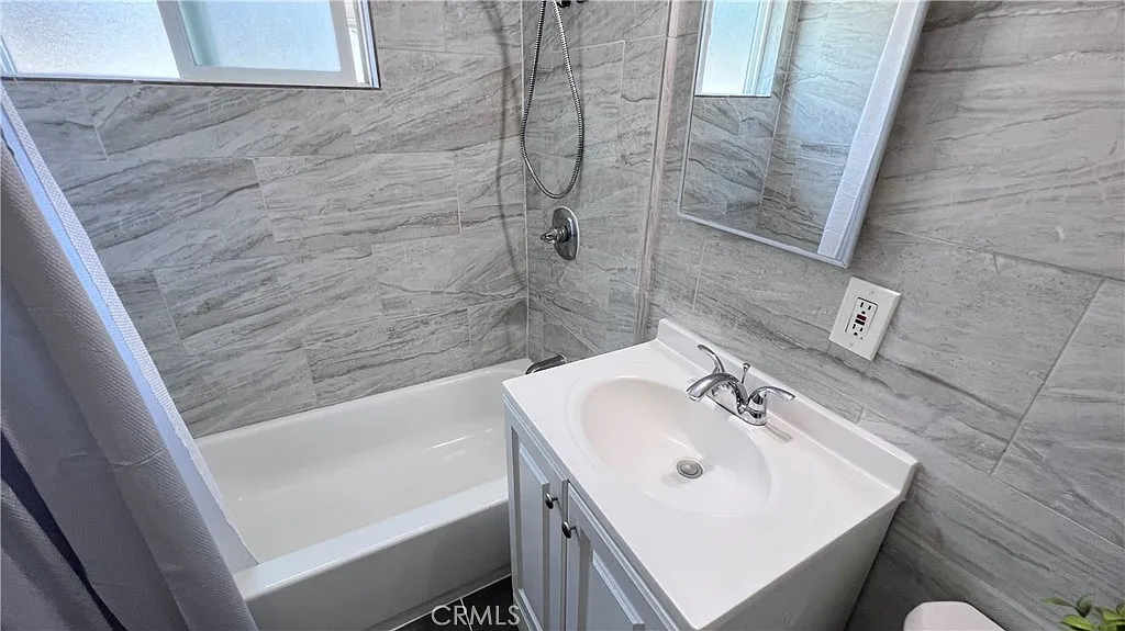 2 bed, 789 sqft, $2,300 — Photo 3