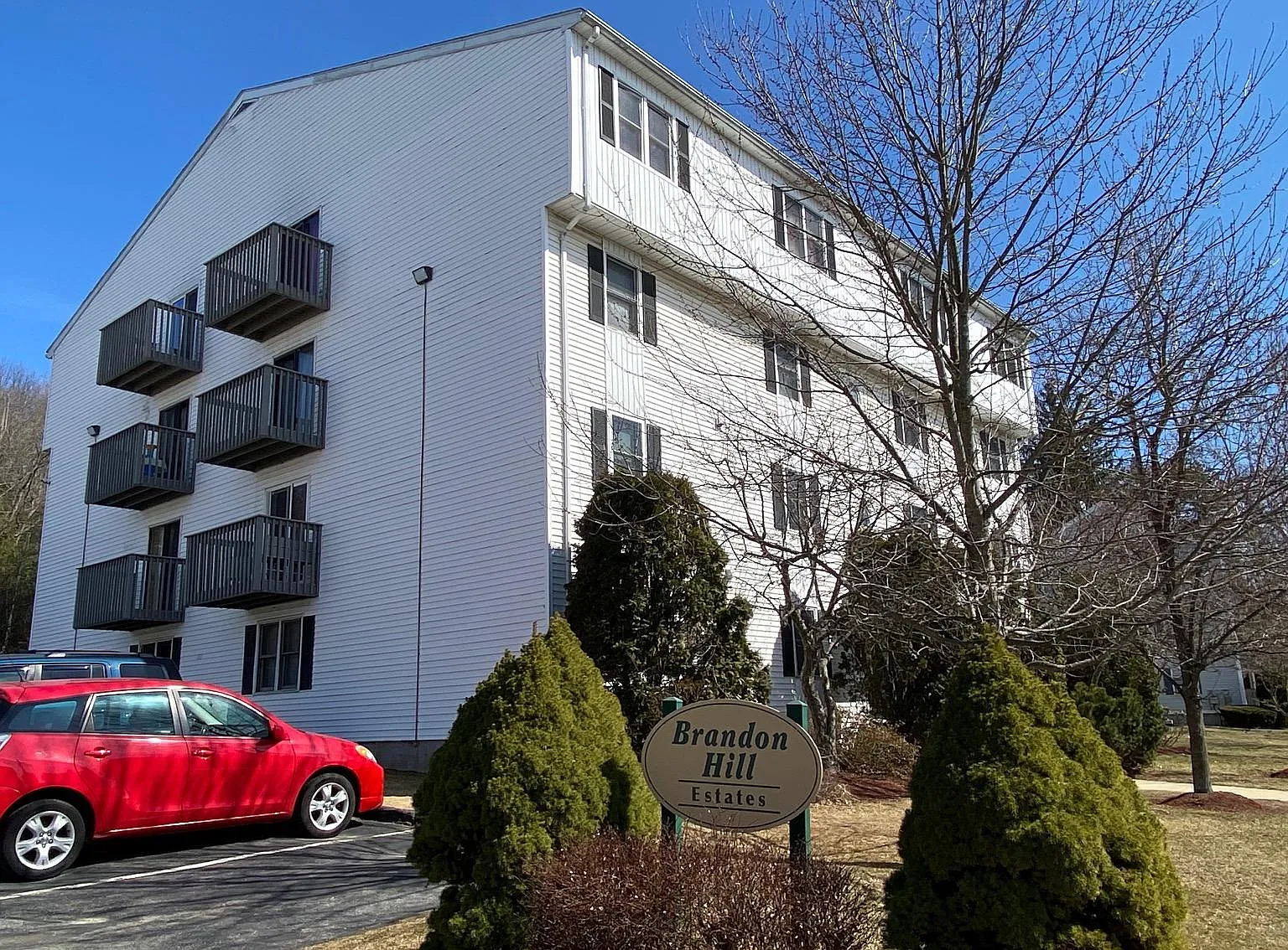 2 bed, 852 sqft, $1,900 — Photo 1