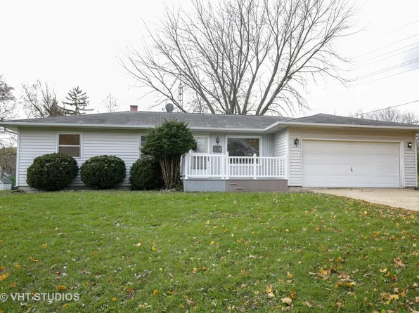 301 Sedgewick St, Carpentersville, IL 60110