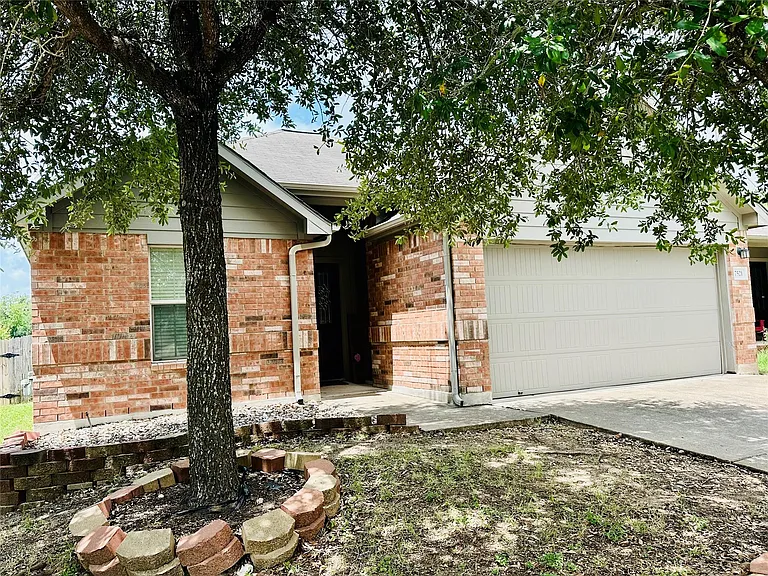 7521 Cedar Edge Dr — Photo 2