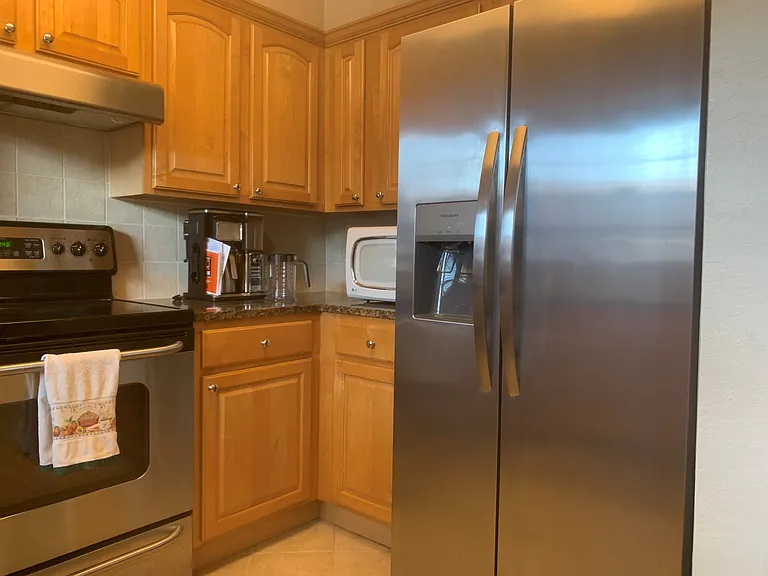 6100 Gulfport Blvd S #304 — Photo 9