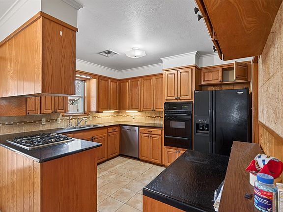 4th image of 1601 Shady Grove Dr