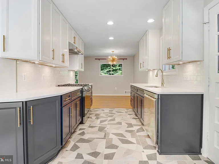 5019 Fleming Dr — Photo 14