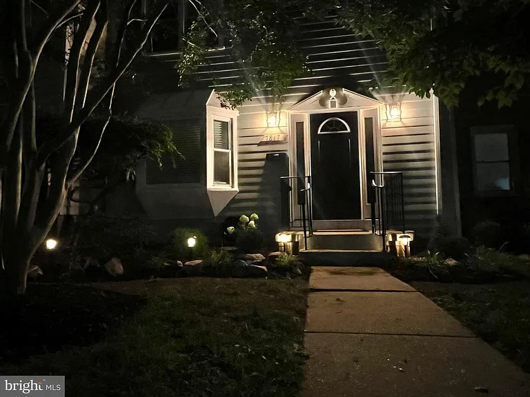 7817 Heatherton Ln — Photo 38