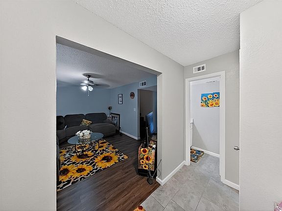 3rd image of 8101 Amelia Rd APT 404
