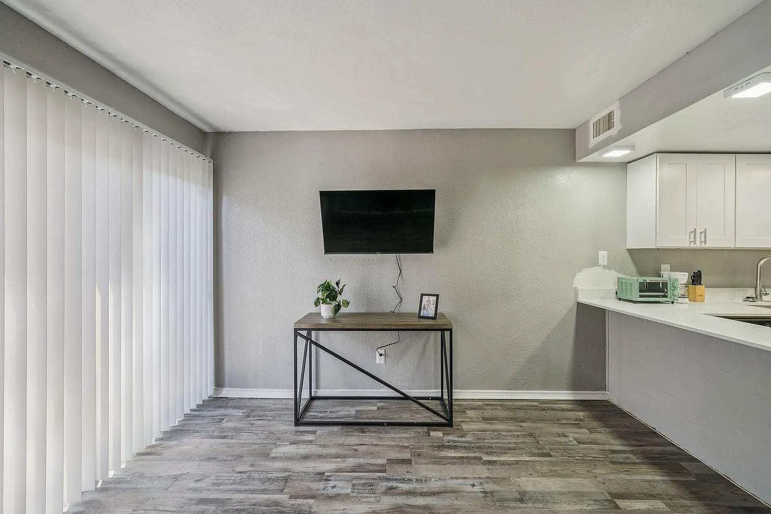 1 bed, 1.0 bath, 871 sqft, $1,528 — Photo 4