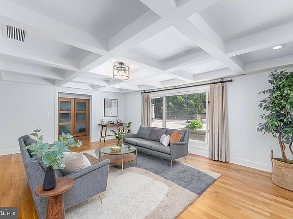 5th image of 2728 Old Court Rd