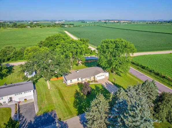 7443 Dekorra Rd, Deforest, WI 53532