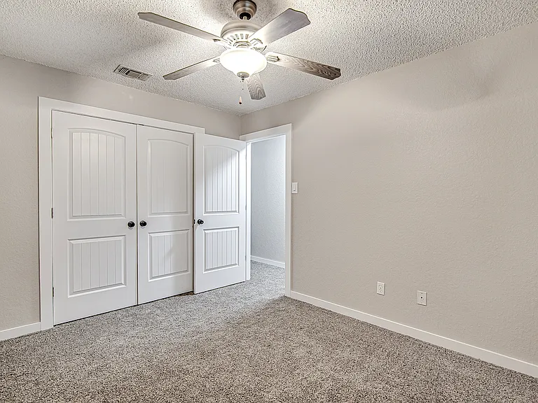 937 Springhill Dr — Photo 15