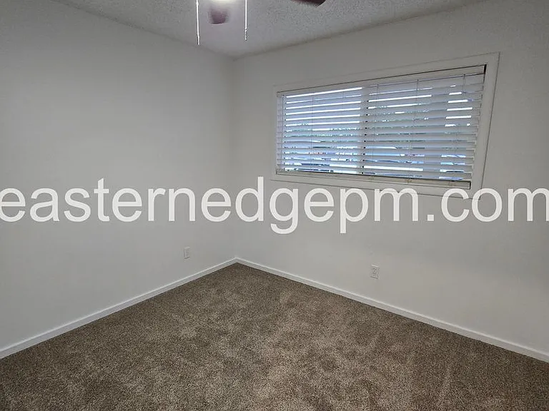 305-339 NW 8th Ave — Photo 60