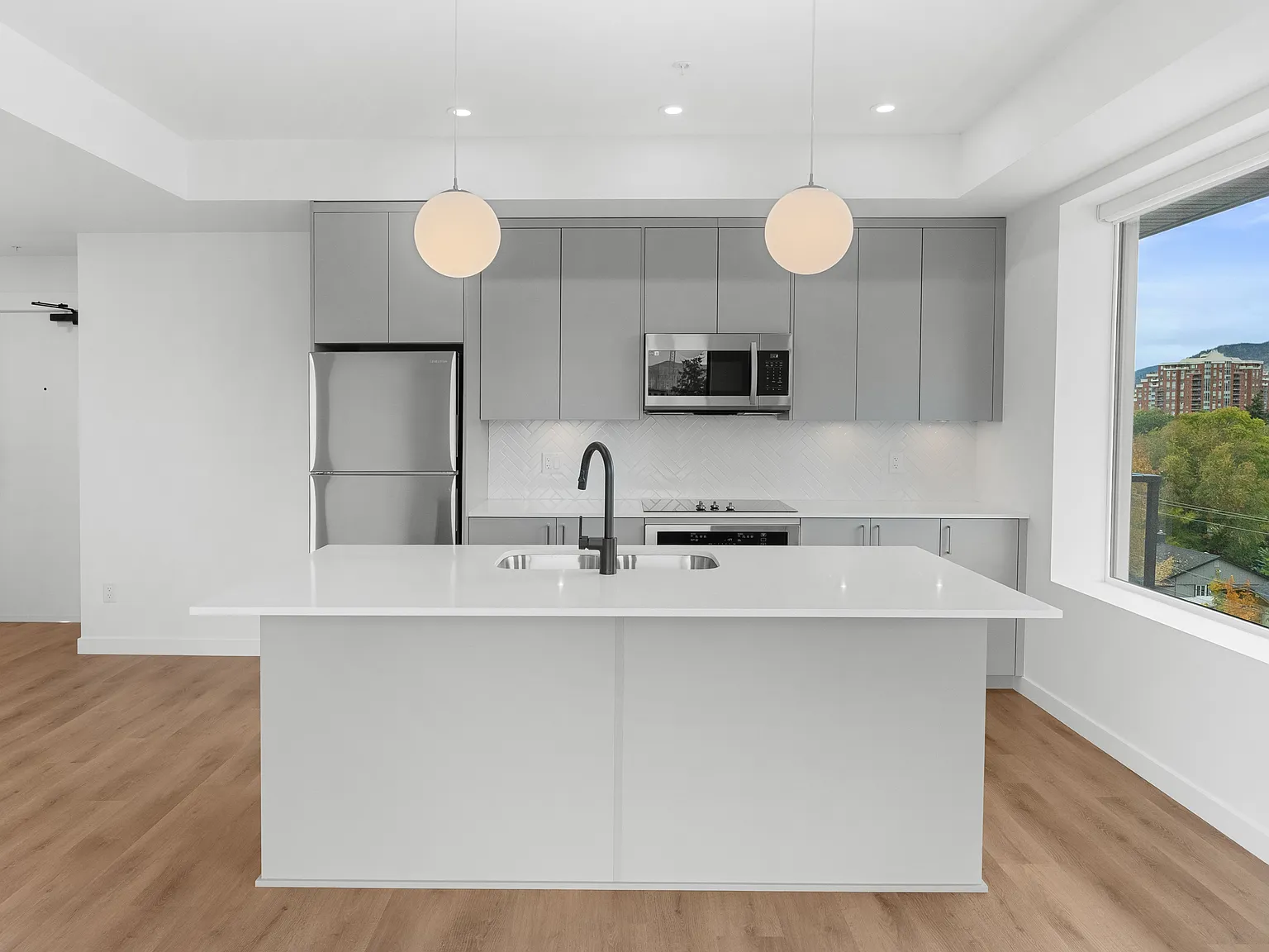 1 bed, 577 sqft, $1,890 — Photo 1