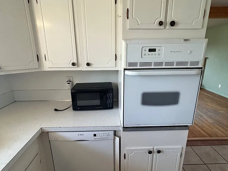613 Crawford Ave — Photo 9