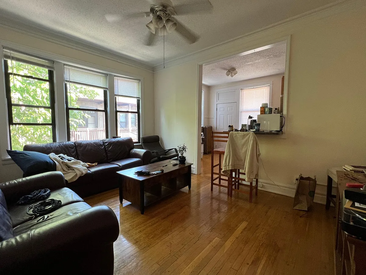 Building Photo - 6529 N Lakewood Ave #3