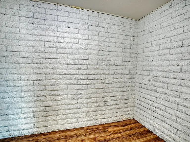 539 S 6th St W — Photo 11