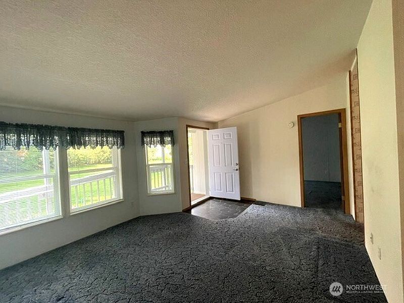 5th image of 327 Beach Street