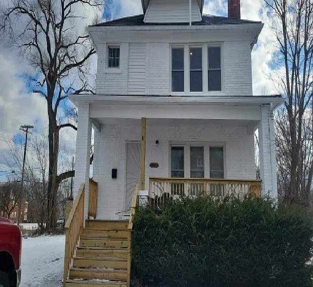 343 Elmhurst St — Photo 1
