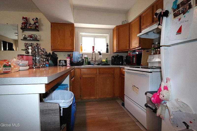 4th image of 2336 Turner Avenue